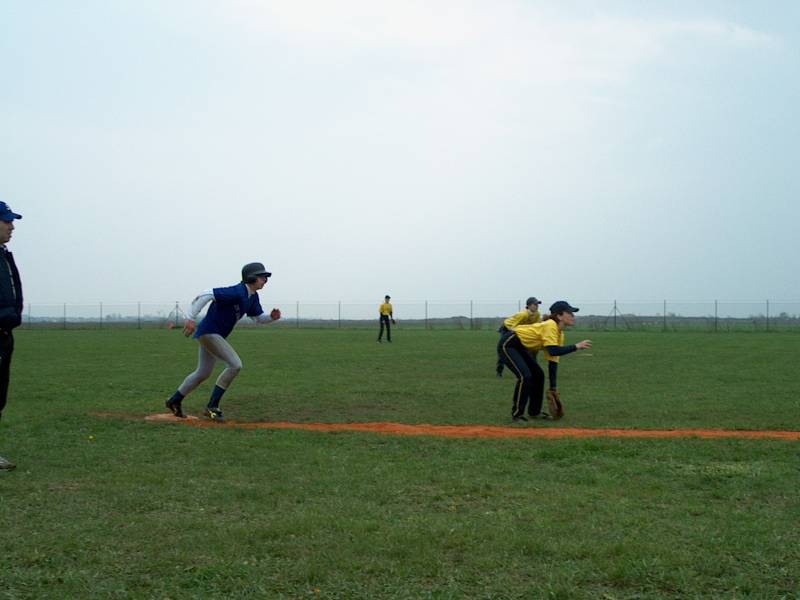 pilberk 2002 - softballov turnaj pro smen drustva od 9 do 19 let.