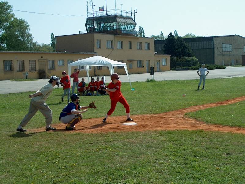 BoNeC softballov liga junior a juniorek 2002, sobota 4.5.2002, Brno. Zpas s TJ Olympia Blansko.