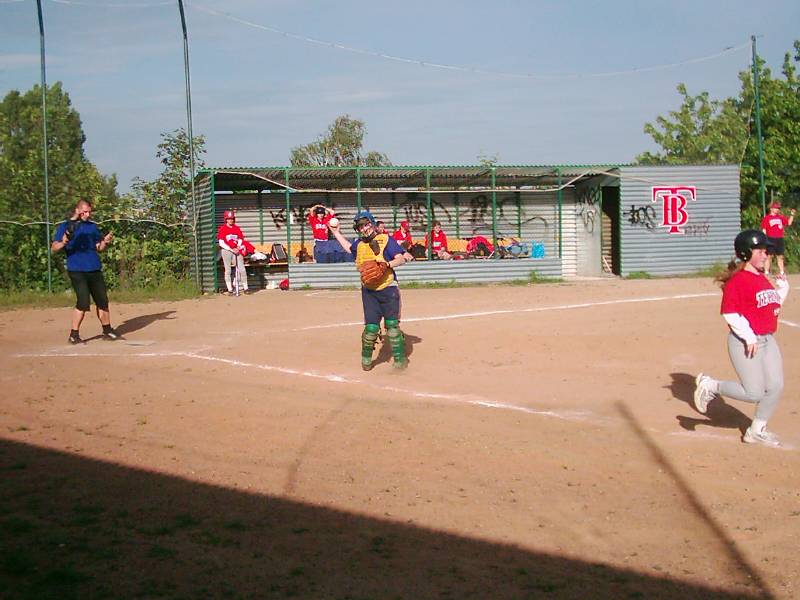 Moravsk softballov liga juniorek, steda 19.5.2004, Brno-Krav hora. Zpas proti VSK Technika Brno.