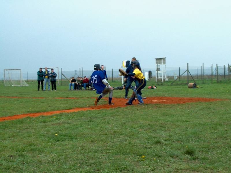 pilberk 2002 - softballov turnaj pro smen drustva od 9 do 19 let.