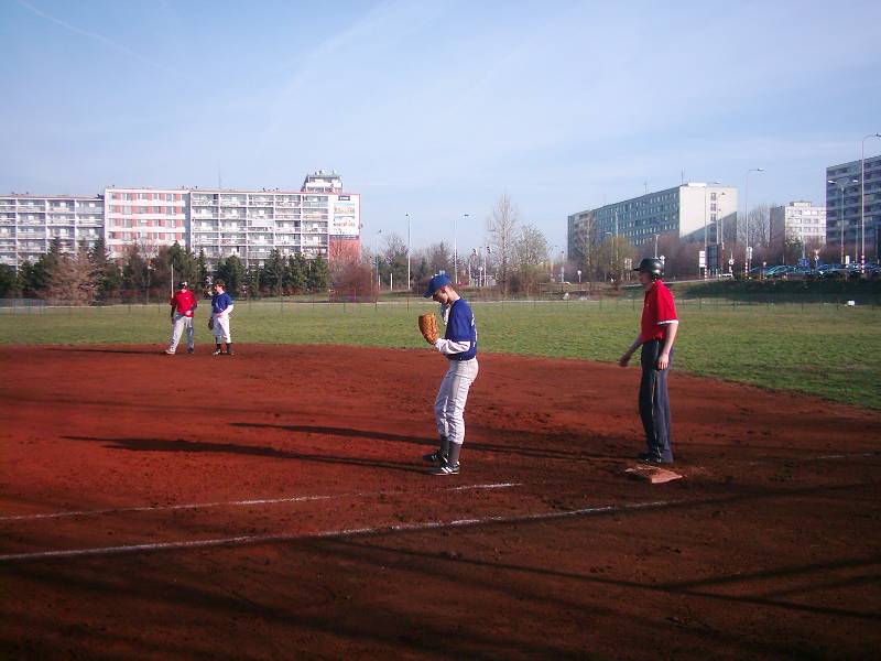 Softballov turnaj junior podan SK Meteor Praha, 2.4. - 3.4.2005, Praha-Meteor.